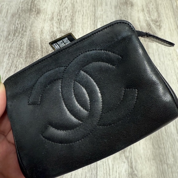 Chanel authentic lambskin pouch - Picture 1 of 16